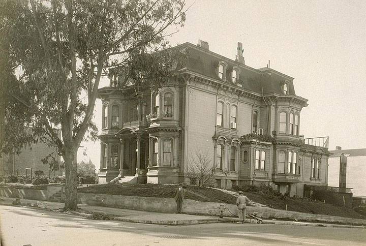 Old-Bell-Home--Photo-was-taken-Jany-1925.-House-built-about-1870.-J.B.-Cook-at-the-corner.jpg