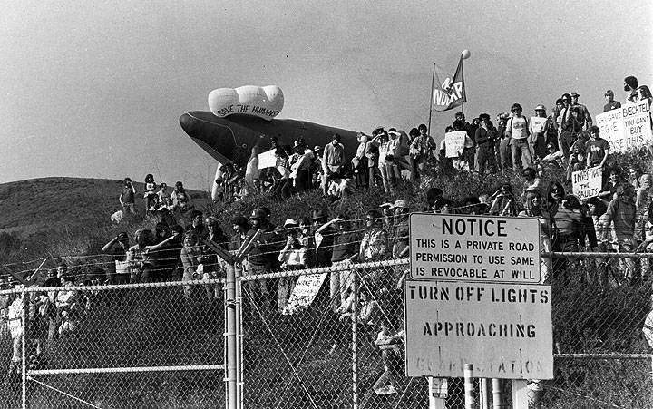 Diablo-84-whales-and-protesters-at-fence.jpg