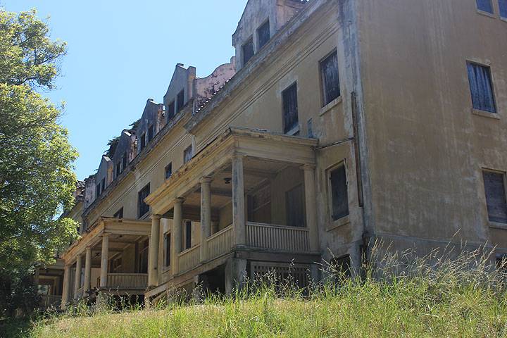 Angel-island-abandoned-quarters 2514.jpg