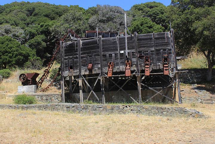 Angel-island-quarry-equipment 2572.jpg