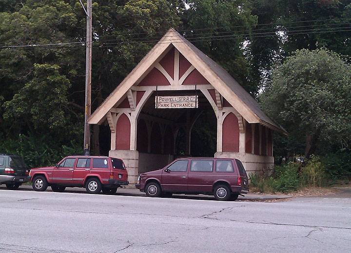 Powell-st-rr-park-entrance-2009-0008.jpg