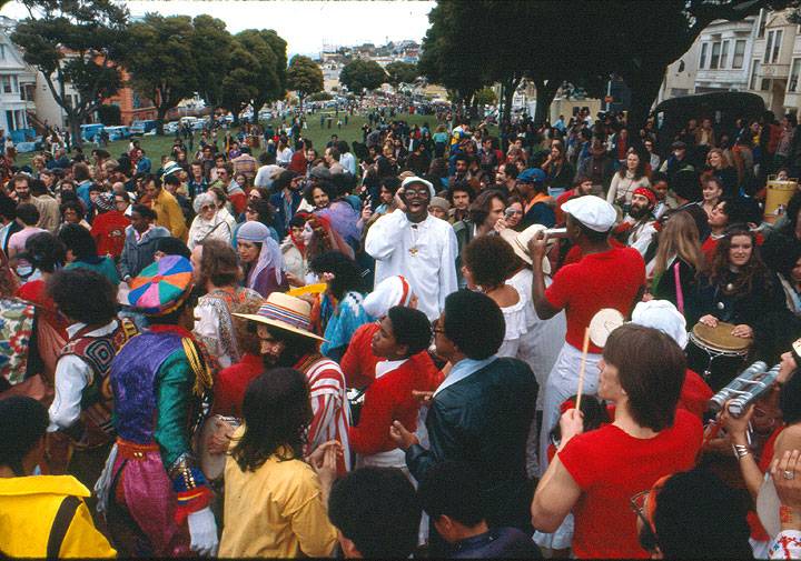 Crowd-at-west-end-of-precita-park.jpg