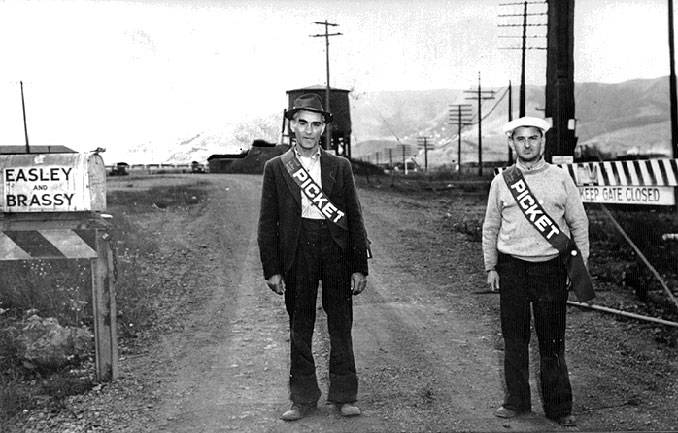 Strikers-at-gate-of-sunset-scavenger-tunnel-rd-1941.jpg