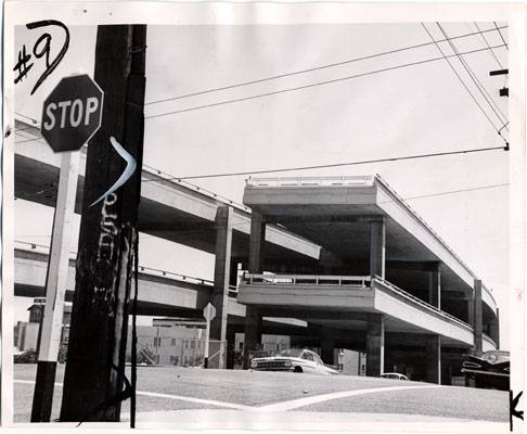 Double-decked dead end at Haight and Octavia streets 1961 AAK-1457.jpg