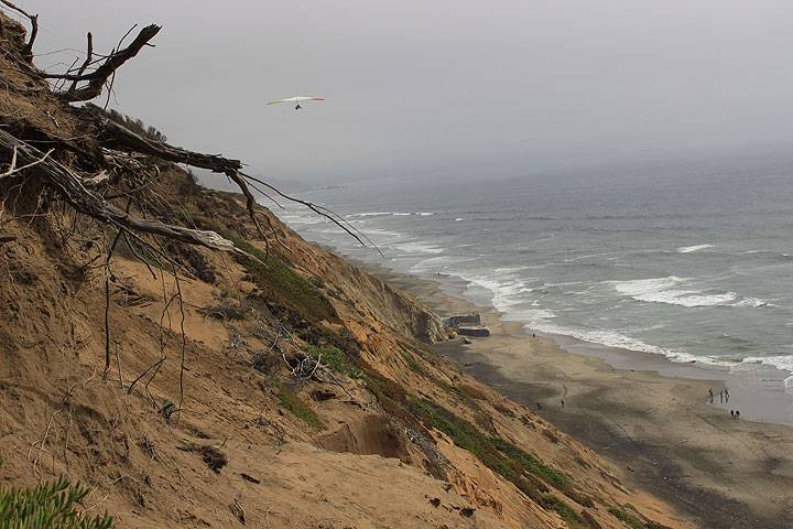 Hang-glider-off-Ft-Funston-with-cliffs 2889.jpg