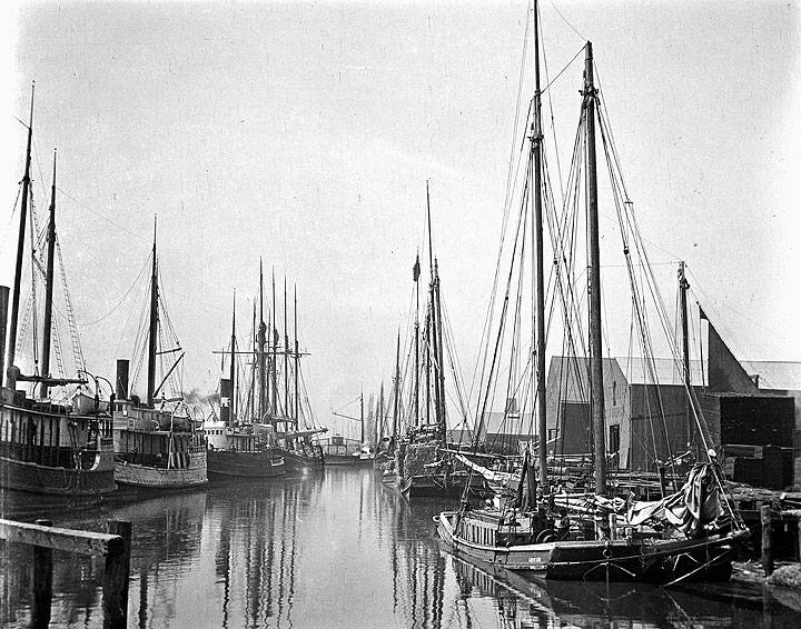 Scow-schooner-Melvina-at-Pope-and-Talbot-lumber-wharf-A11.29.842ps.jpg