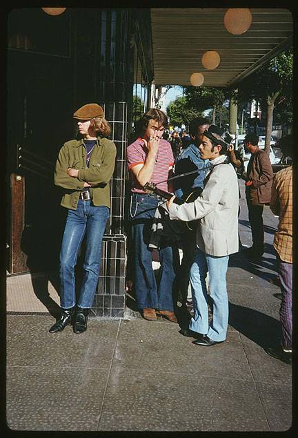 Cushman-1967-Haight-and-Masonic-hippies-P15560.jpg