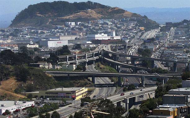 Bernal-view-of-101-and-bayview-hill-July-2009.jpg