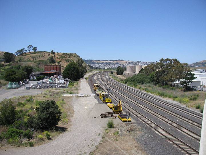 Brisbane-hill-cut-near-rr-tracks 2762.jpg