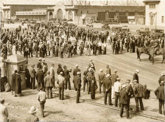 July 3 1934 near Pier 28 AAD-4954.jpg