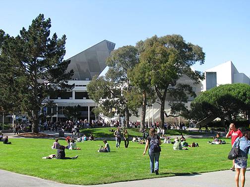 Sfsu-student-union-across-lawn-from-east 4455.jpg