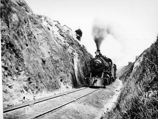 Train passing through Bernal Cut nd AAA-9904.jpg