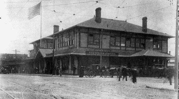 SP-depot-at-Townsend-and-3rd-1870s-1914---Randolph-Brandt-collection.jpg