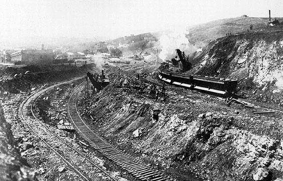 Carving-east-side-of-pothill-for-rr-tracks.jpg