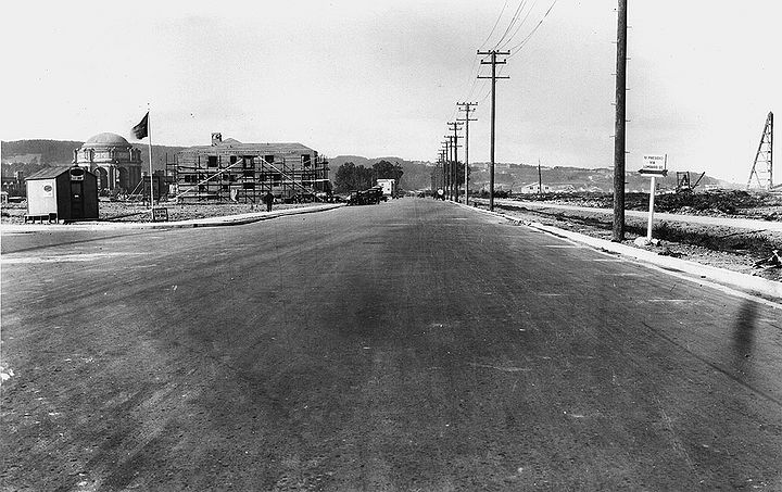 Marina-Blvd-west-towards-Palace-of-Fine-Arts-March-6-1925-SFDPW.jpg