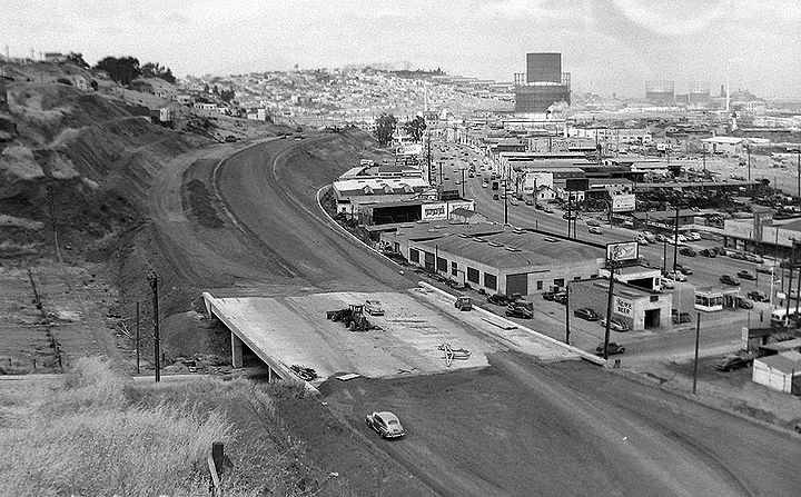 Building-hwy-101-at-edge-of-Bernal-Heights-and-Cortland-1955 6750.jpg