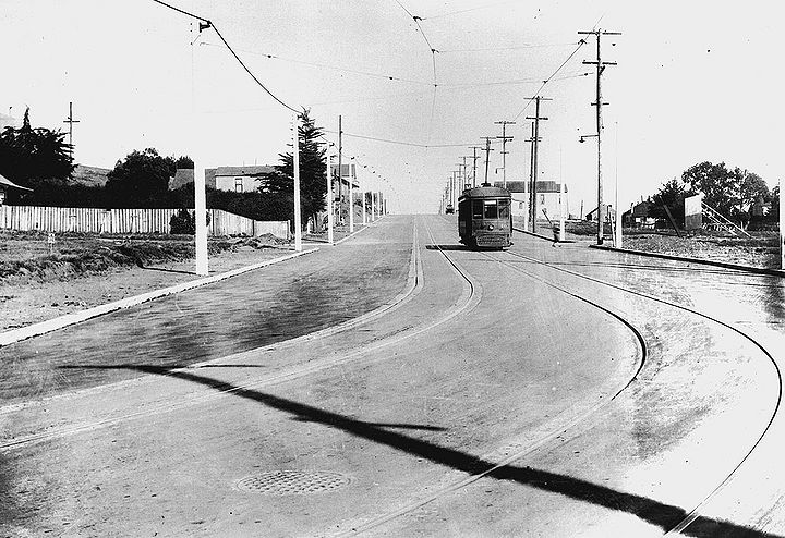 Streetcar-M-nd-west-side.jpg