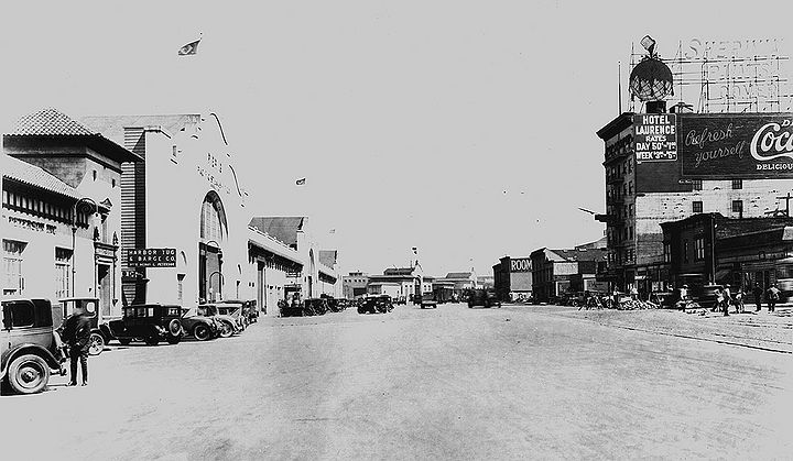 Embarcadero-se-at-Howard-1927-SFPL.jpg