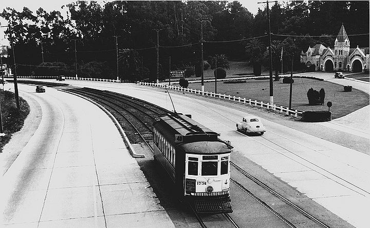 Muni-40-streetcar-northbound-on-El-Camino-Real-at-Woodlawn-Cemetery-c-1947.jpg