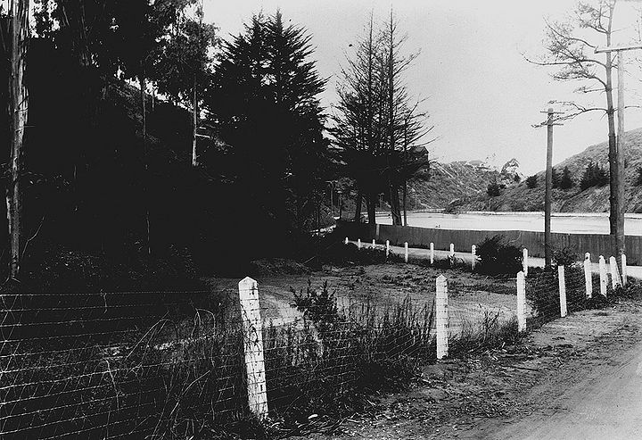 Clarendon-north-nr-Laguna-Honda-8th-Ave-houses-in-distance-Feb-21-1919-SFDPW 72dpi.jpg