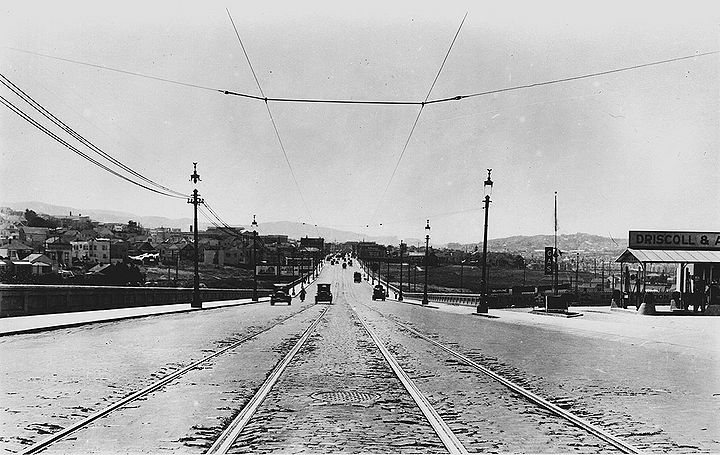 Mission-south-over-Alemany-viaduct-1926-SFPL.jpg