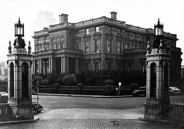 Flood-Mansion-from-Mark-Hopkins-courtyard-1930s-courtesy-Jimmie-Shein.jpg