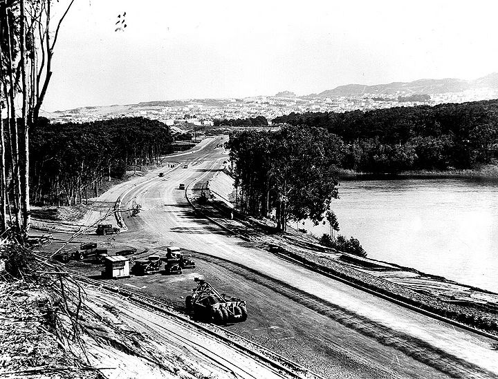 Skyline-Blvd-north-at-Great-Highway-Lake-Merced-at-right-Fleishhacker-Zoo-ar-left-Sunset-ahead-March-15-1937-SFDPW.jpg